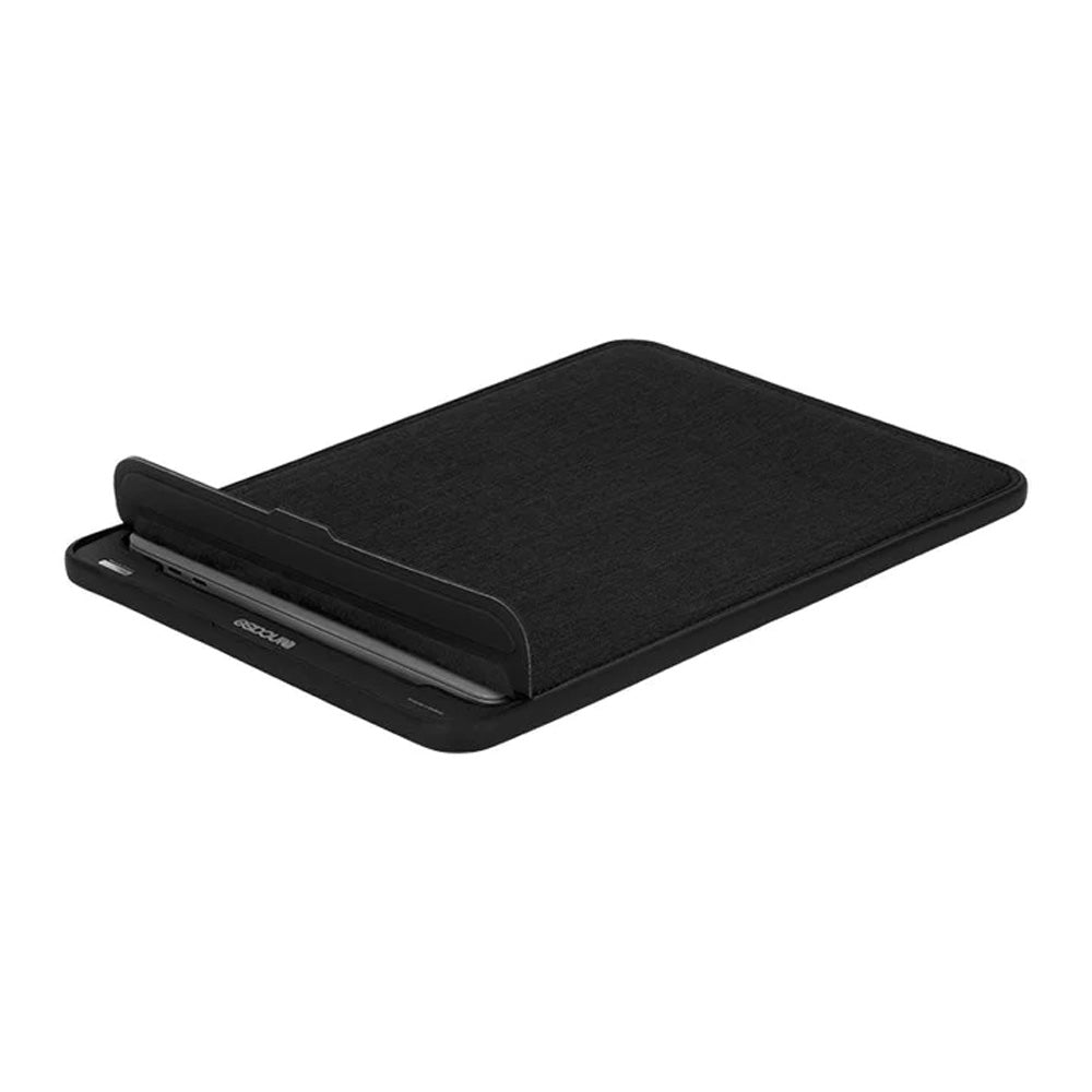 Incase ICON Sleeve Woolenex MacBook Pro/Air 13" suojatasku - musta