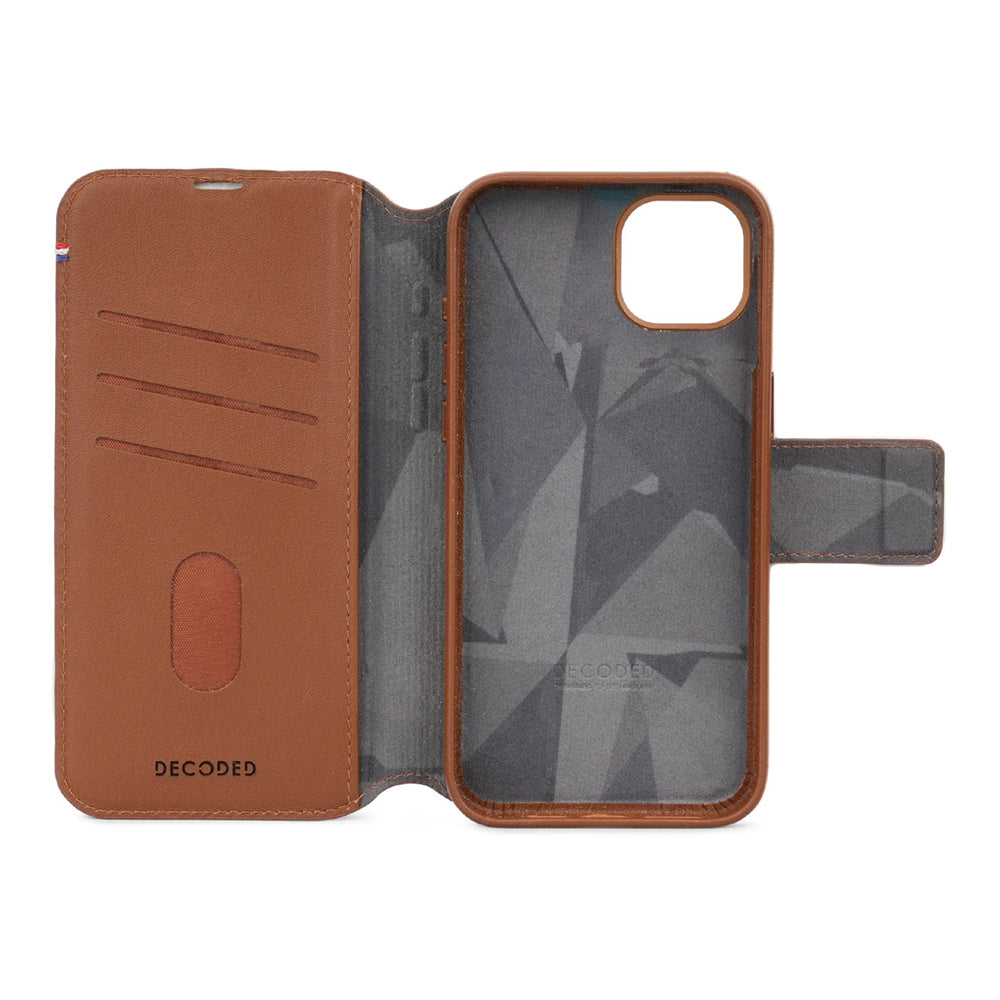 Decoded irroitettava lompakko- ja suojakuori iPhone 15 - ruskea
