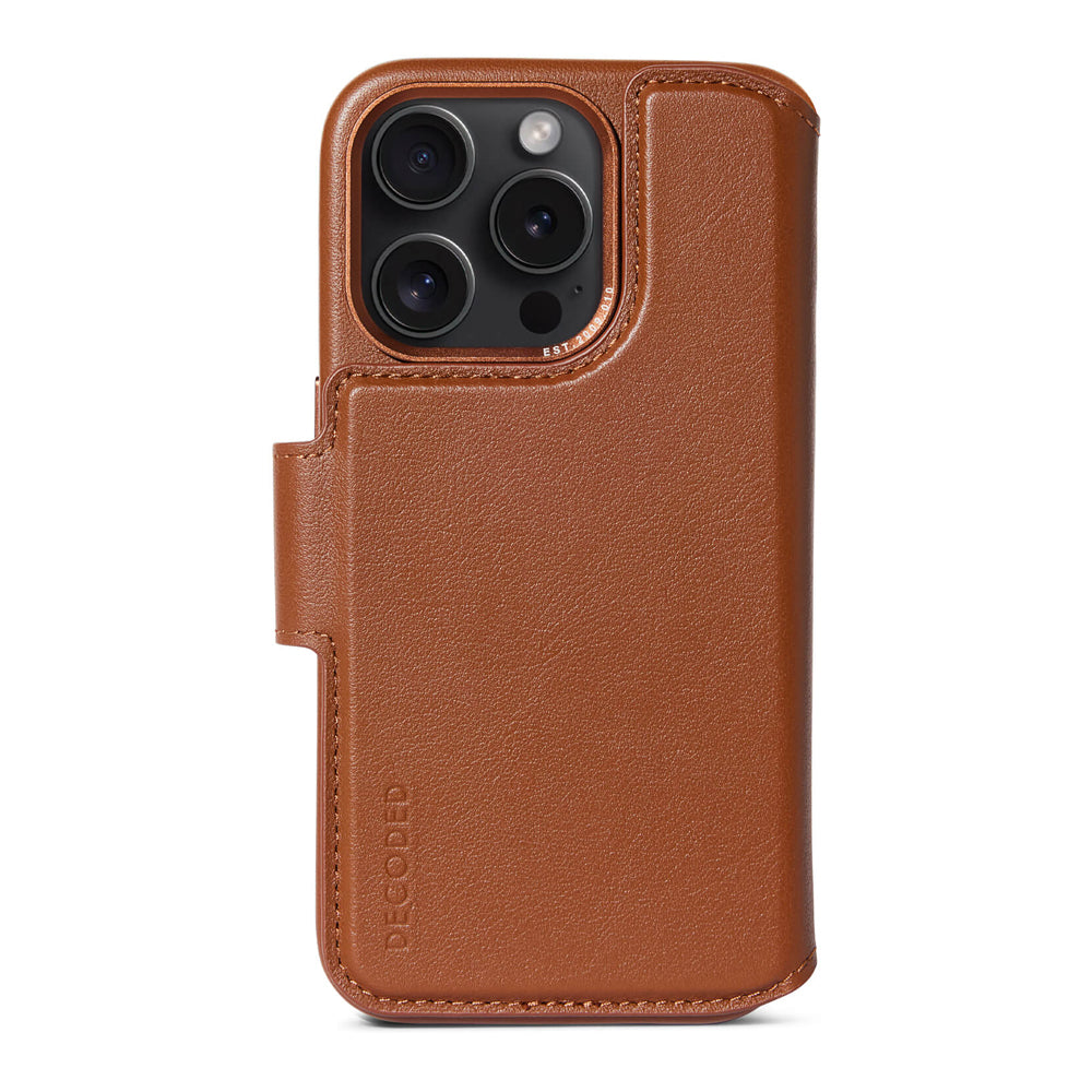 Decoded irroitettava lompakko- ja suojakuori iPhone 15 Pro - ruskea