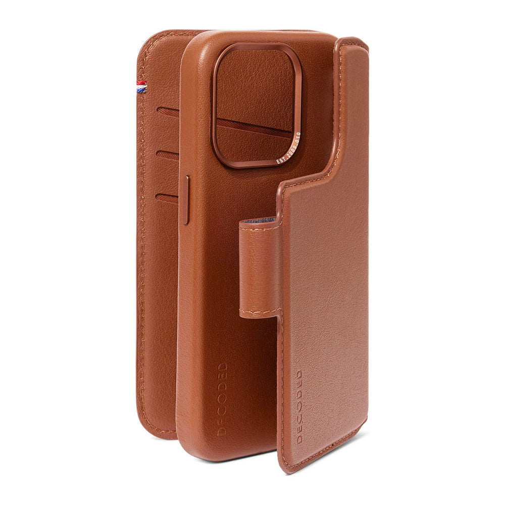 Decoded irroitettava lompakko- ja suojakuori iPhone 15 Pro Max - ruskea