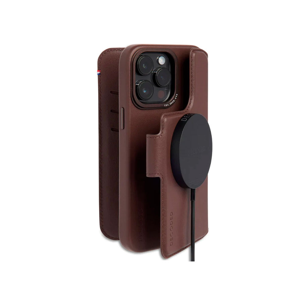 Decoded irroitettava lompakko- ja suojakuori iPhone 14 Pro - ruskea