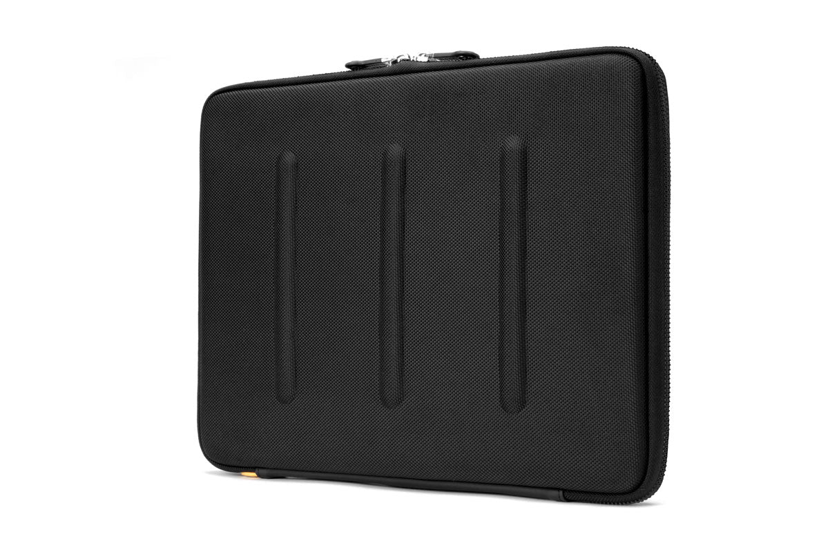 Booq Viper Hardcase, suojus MacBook Pro 14"